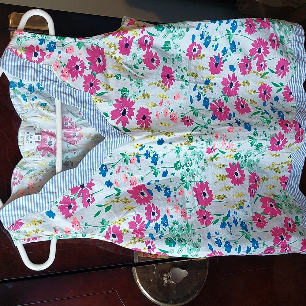 Sleeveless floral blouse, L